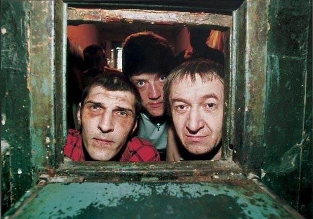 Заключенные ждут суда в переполненной Бутырской тюрьме, 1995 год.