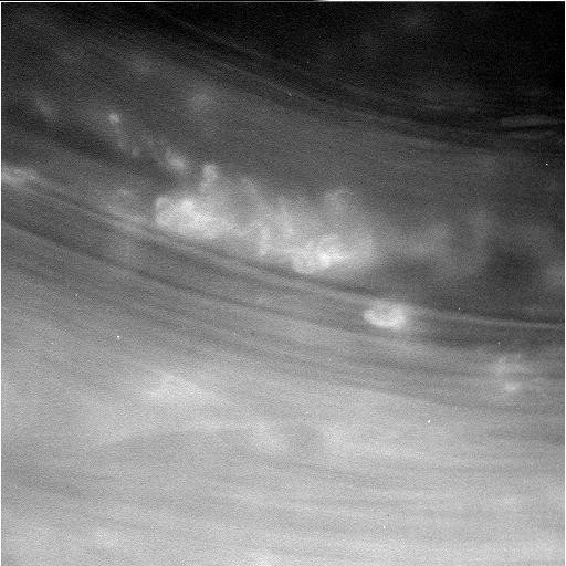 Впервые в истории: получены уникальные снимки колец Сатурна