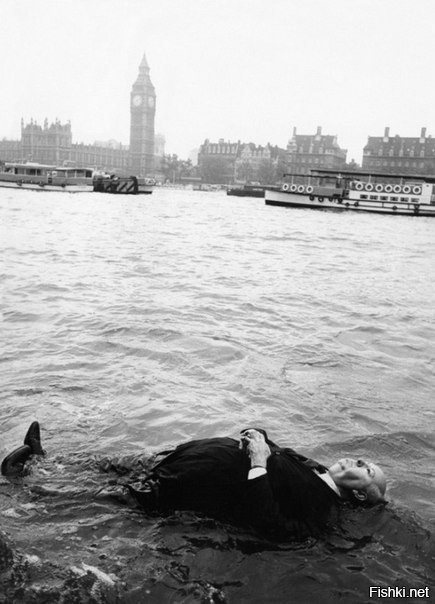 Альфред Хичкок черпает вдохновение из темных вод реки Темза