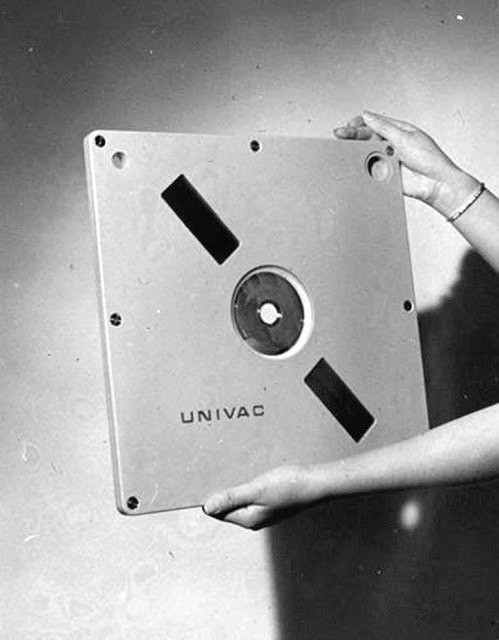 Прототип дискового картриджа Univac 9000 емкостью 2,2 МБ, 1966 год.