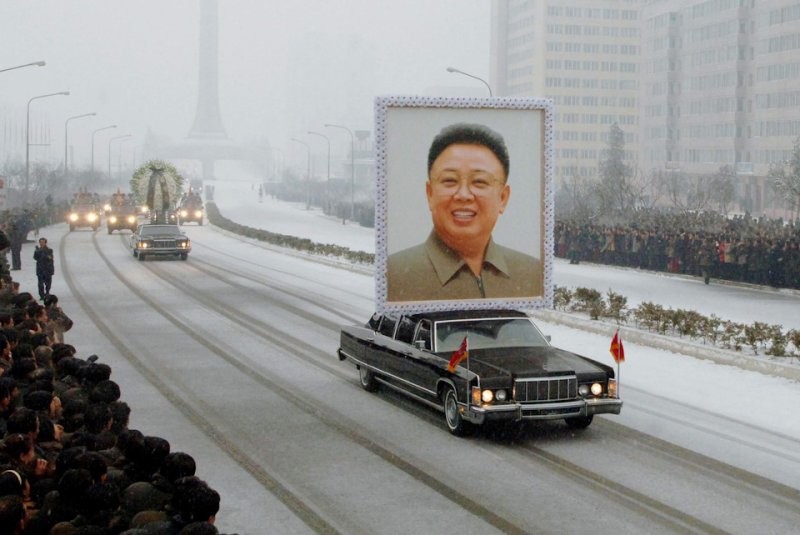 Самый непримиримый враг США Ким Чен Ир в последний путь отправился на Lincoln. Какая ирония