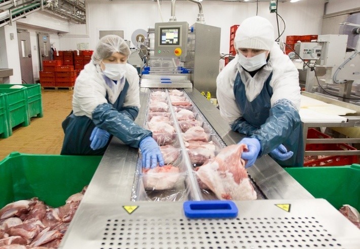 В ходе модернизации Великолукский мясокомбинат открыл дополнительно 300 рабочих мест