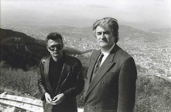 Эдурад Лимонов с Президентом Сербской Краины Радованом Караджичем над Сараево, 1992 год.
