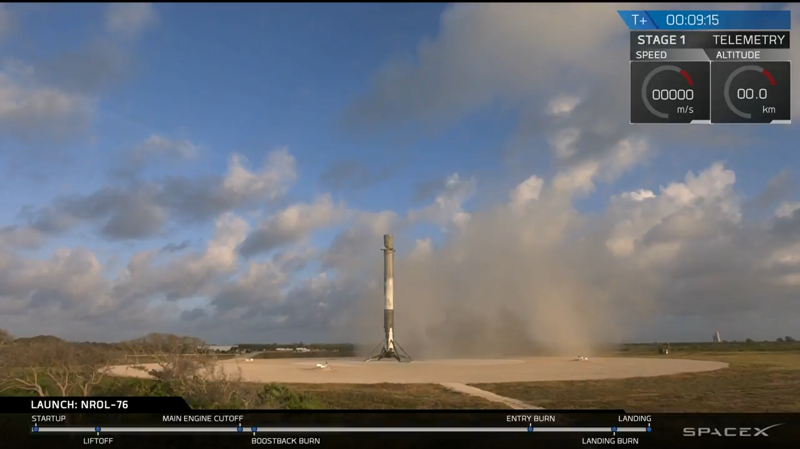 SpaceX запустил первый спутник от военных