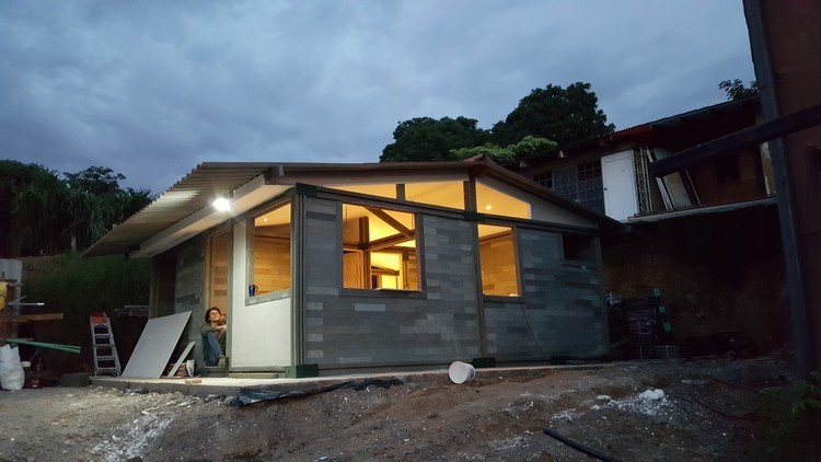Этот дом из пластиковых кирпичей построили всего за 5 дней