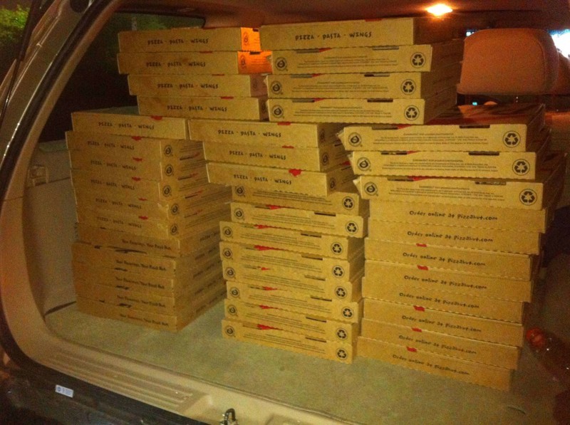 Бесчисленные коробки пиццы 
