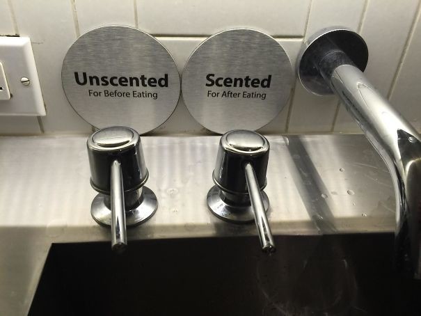 Два вида мыла в уборной ресторана - не ароматизированное (перед приемом пищи) и ароматизированное (после еды) 