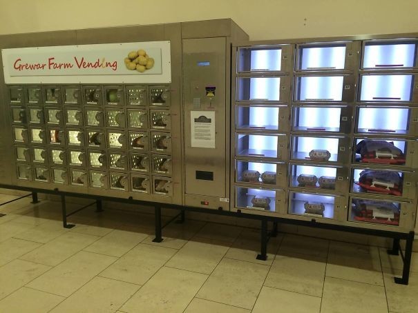 Автомат со свежими фермерскими продуктами в торговом центре