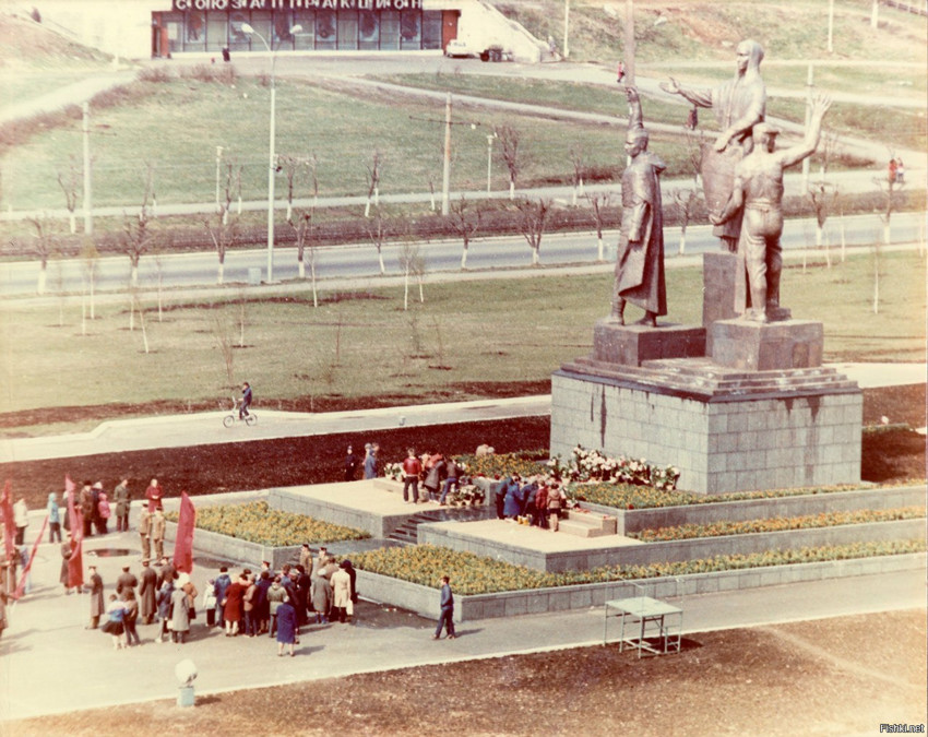 Открытие памятника Героям фронта и тыла, 1985 год