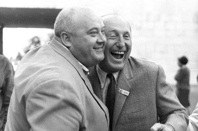 Два артиста-комика Евгений Моргунов (СССР) и Пьер Бурвиль (Франция). V Международный кинофестиваль, Москва, 1967 год.