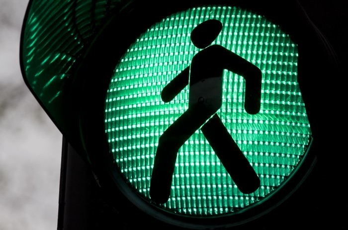 26. Люди тратят две недели жизни в ожидании зеленого сигнала светофора 
