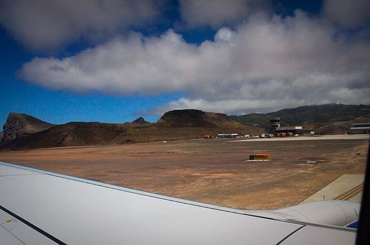 В самом бесполезном аэропорту мира, спустя год после открытия, приземлился первый самолет