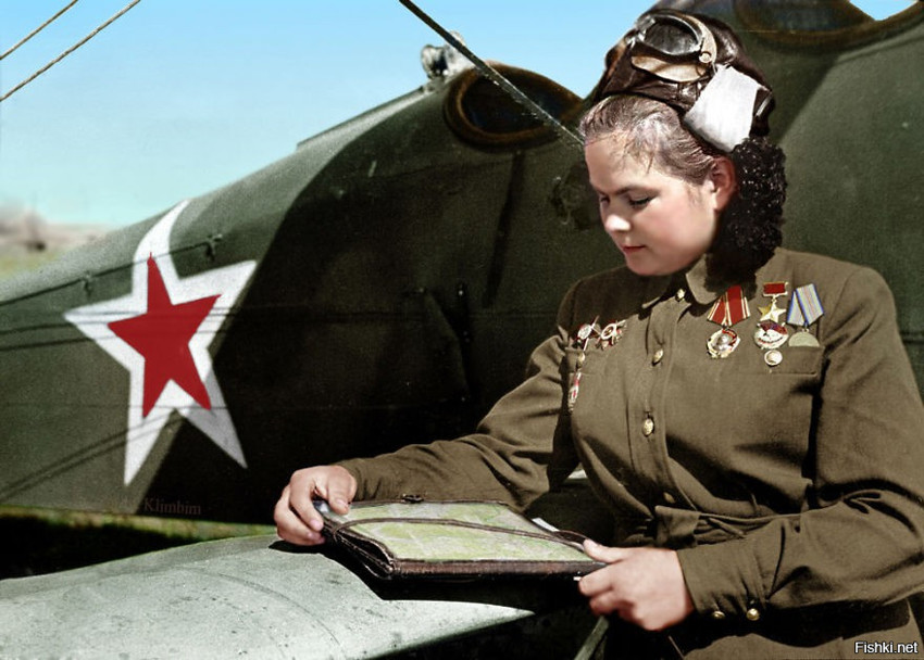 Екатерина Рябова – советский лётчик, участница Великой Отечественной войны, 1945