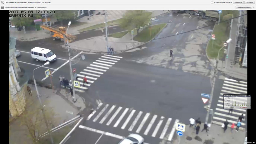 Вот такой спец техникой, перекрыли движение на улицах Красноярска, для провед...