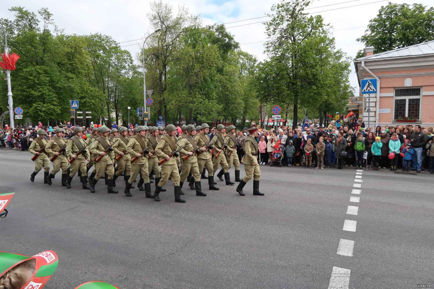 В Гомеле (около полумиллиона население) тоже был парад