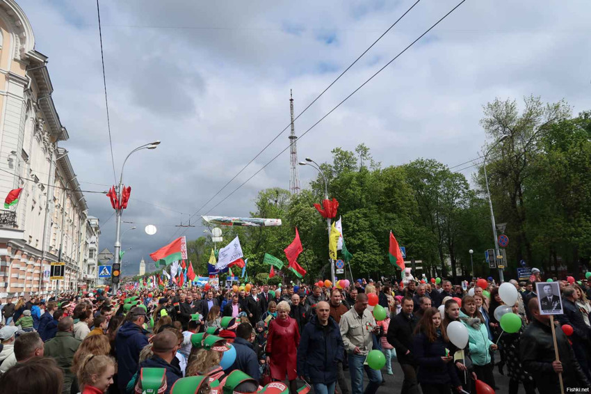 В Гомеле (около полумиллиона население) тоже был парад