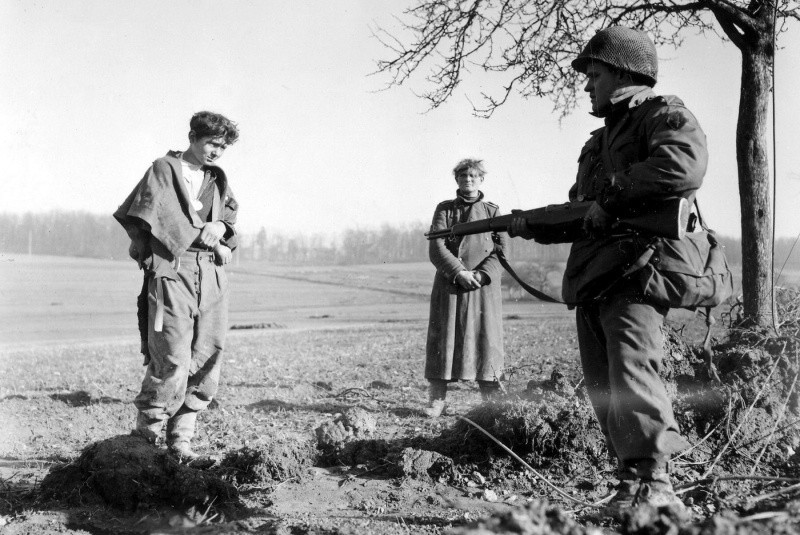 Фотографии: "Немцы сдаются в плен  апрель-май 1945"