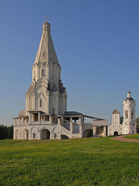 Пришло вам время показать церковь  Вознесения  в Коломенском (построена в 1532 году).