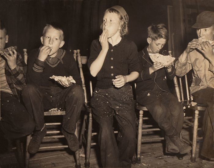 "Моя мама тогда обошла всех мальчиков в соревнованиях по поеданию пирогов", 50-е