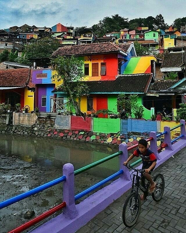 Эта «Радужная деревня» в Индонезии просто мечта инстаграмера