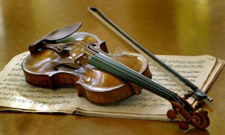 9) Скрипки Страдивари по звучанию превосходят обычные