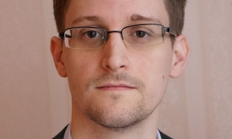 Сноуден: Америка давно травит русских биологическим оружием