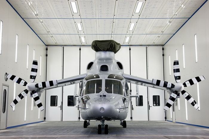 7 июня 2013 года гибридный вертолёт Eurocopter X3 совершил прорыв в истории авиации разогнавшись до 255 узлов, тем самым побив мировой рекорд по скорости горизонтального полёта вертолётов. (472 км/ч)