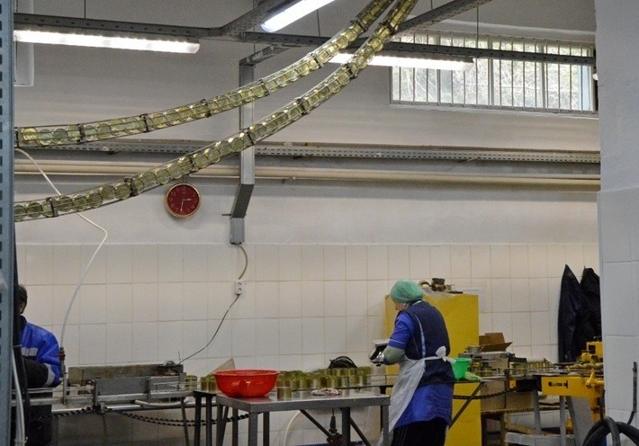 В Сахалинской области Холмский рыбоконсервный завод «Лаперуз» запустил новую линию