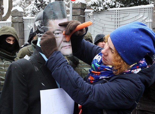 Чем Порошенко заслужил памятник в Крыму?