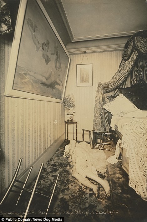 Убитая мадам Дебеинч в своей спальне, 8 мая 1903 год