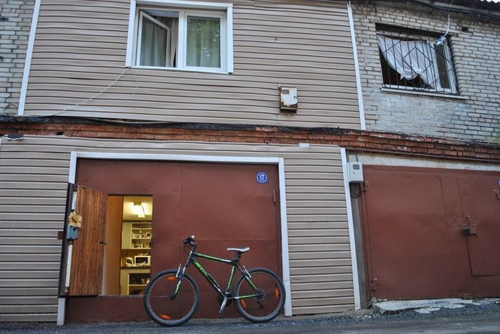 Если купить гараж в Москве и обустроить его, законно ли будет жить в нем?