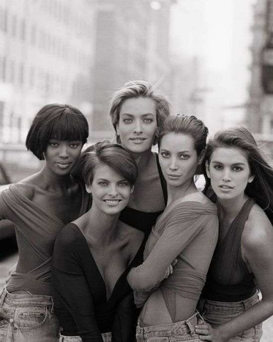 Модели, 1990 год, Великобритания Наоми Кэмпбелл, Линда Евангелиста, Татьяна Патиц, Кристи Тарлингтон и Синди Кроуфорд.