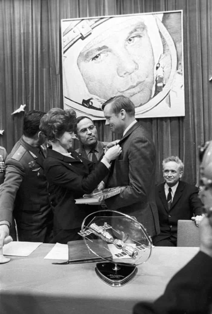 Валентина Терешкова и Нил Армстронг. Первая женщина в космосе и первый человек на луне. СССР, 1970 год.