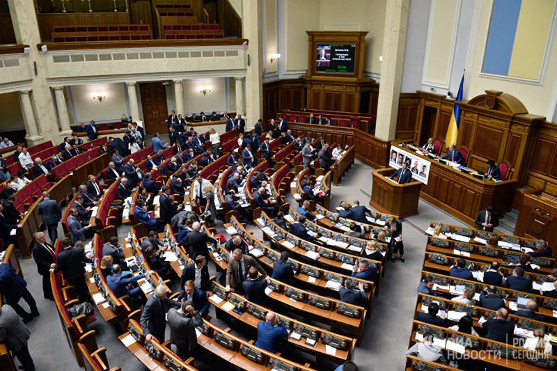 Киев закрывает границу с Россией