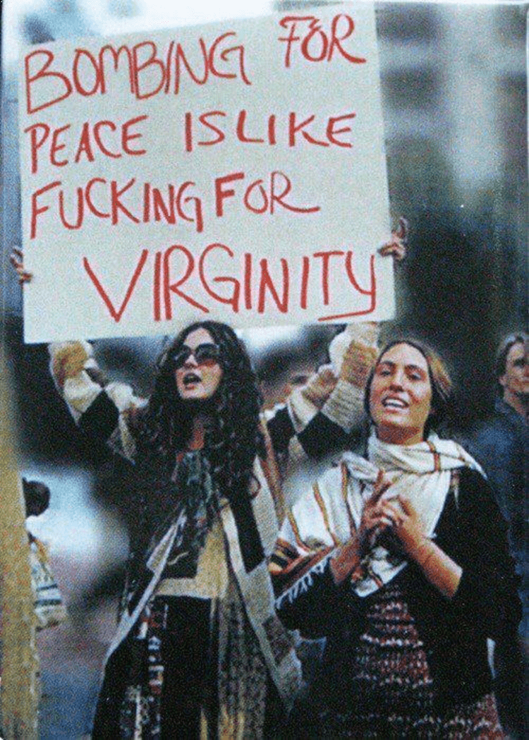 Легендарный девиз хиппи - «Бомбить ради мира - то же самое, что трахаться ради девственности». США, 1970-е.