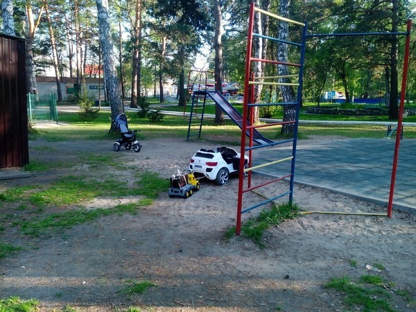 Житель ОбьГЭСа решил проблему энергоснабжения детской машины