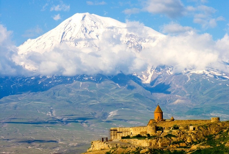 Монастырь Хор Вирап в Армении на фоне Арарата: