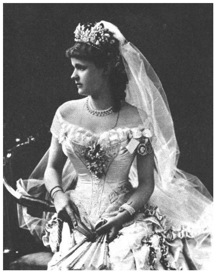 Принцесса Елена Фридерика Августа Вальдек-Пирмонтская, жена принца Леопольда, герцога Олбани.  В честь Елены Вальдек-Пирмонтской назван сорт клематиса — 'Duchess of Albany'.