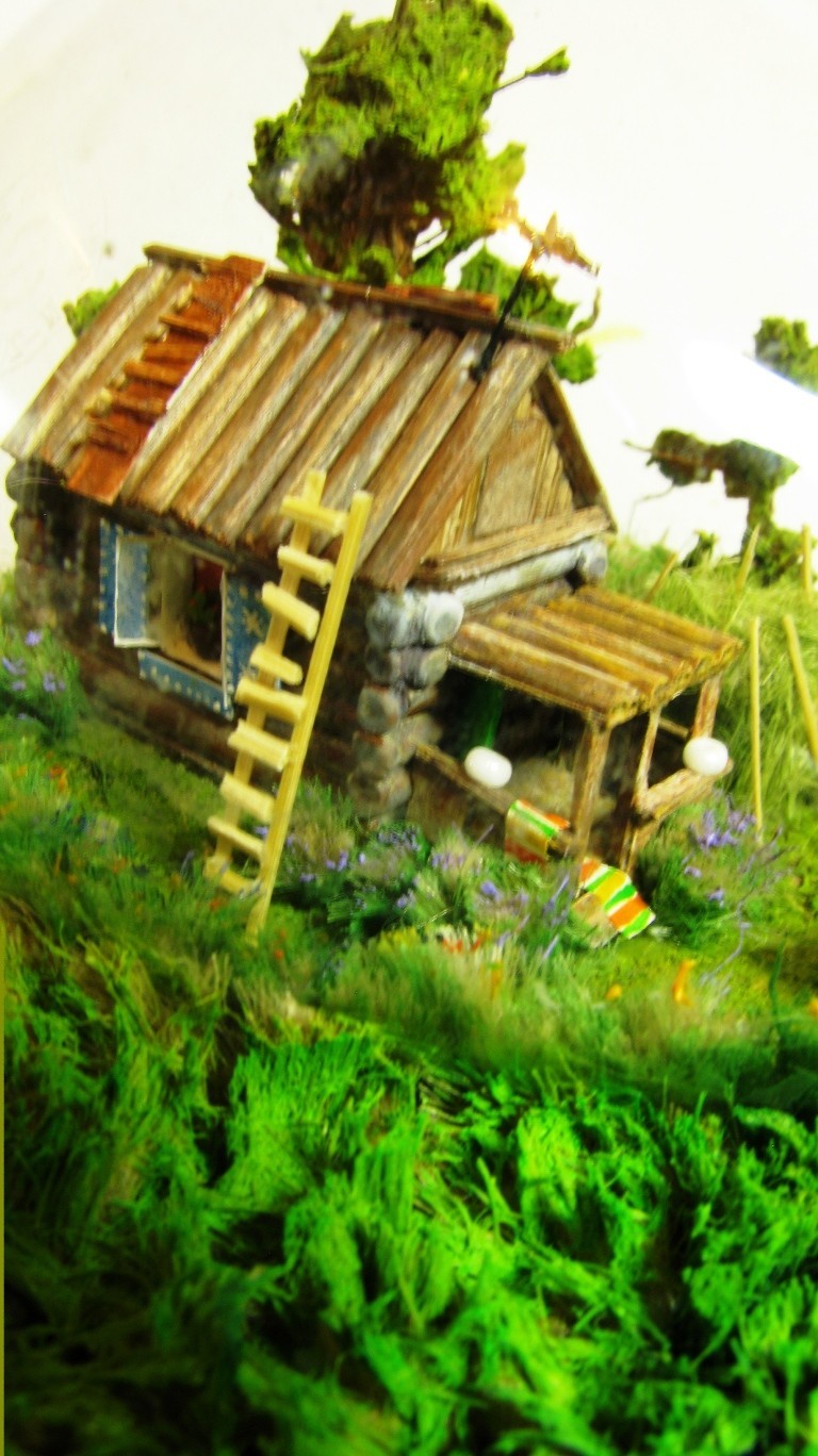 Вторая моя миниатюра в лампочке "Домик в деревне"