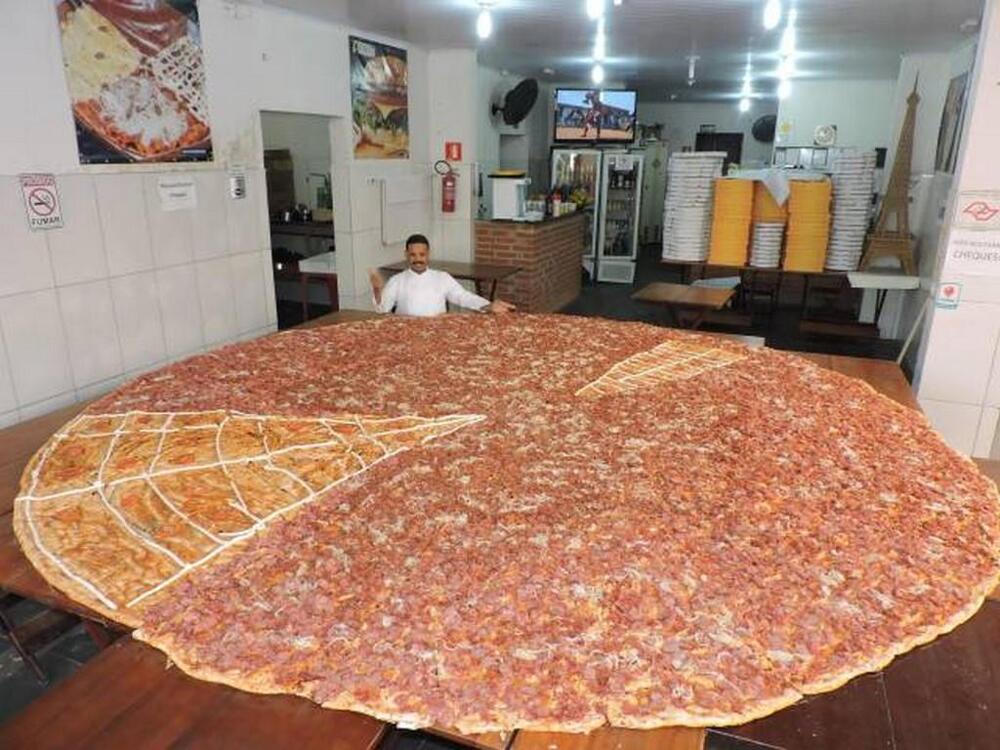 Гигантская пицца 