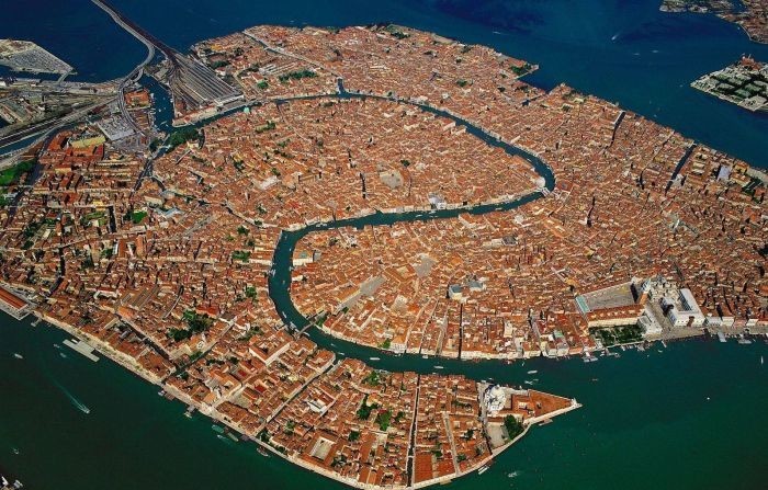 12. Вид с верху итальянской Венеции