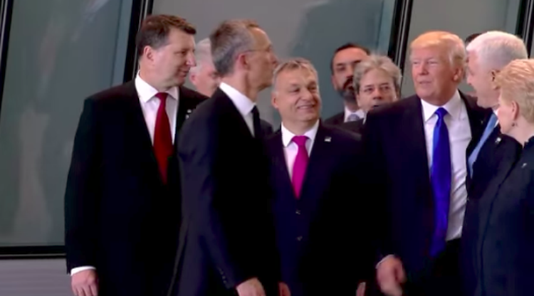 Дональд Трамп грубо оттолкнул премьера Черногории на саммите НАТО в Брюсселе