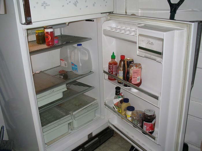 7. Холодильник в студенческом общежитии 