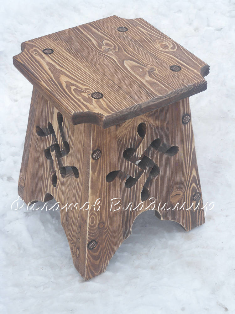 Резные стулья и изделия из древесины
