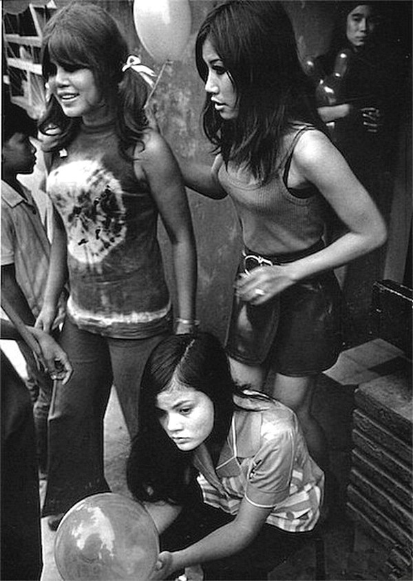 13. Вьетнамские проститутки, 1970 год. 