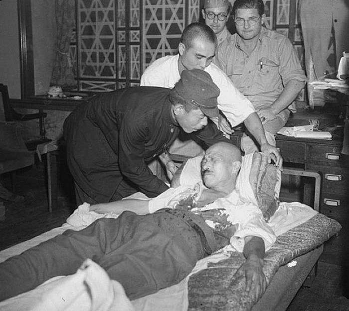 25. Японский военный преступник Тоджо Хидеки попытался покончить жизнь самоубийством после того, как попал в плен 8 сентября 1945 года. Его спасли, вылечили, а потом повесили.