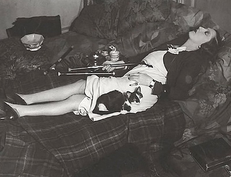 33. Опиумный притон в Париже, 1931. 