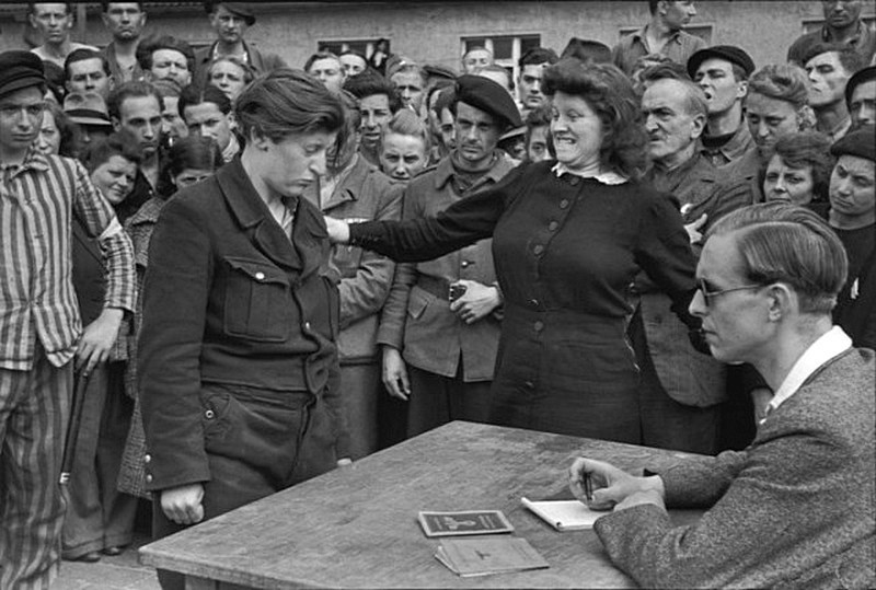 6. Германия, концлагерь, 1945, поймали сотрудницу Гестапо. 