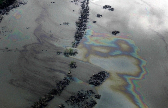 Дельта реки Нигер, Нигерия – разливы нефти.
