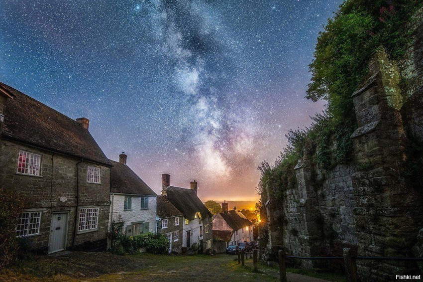 Млечный Путь над Бридпортом, графство Дорсет, Великобритания